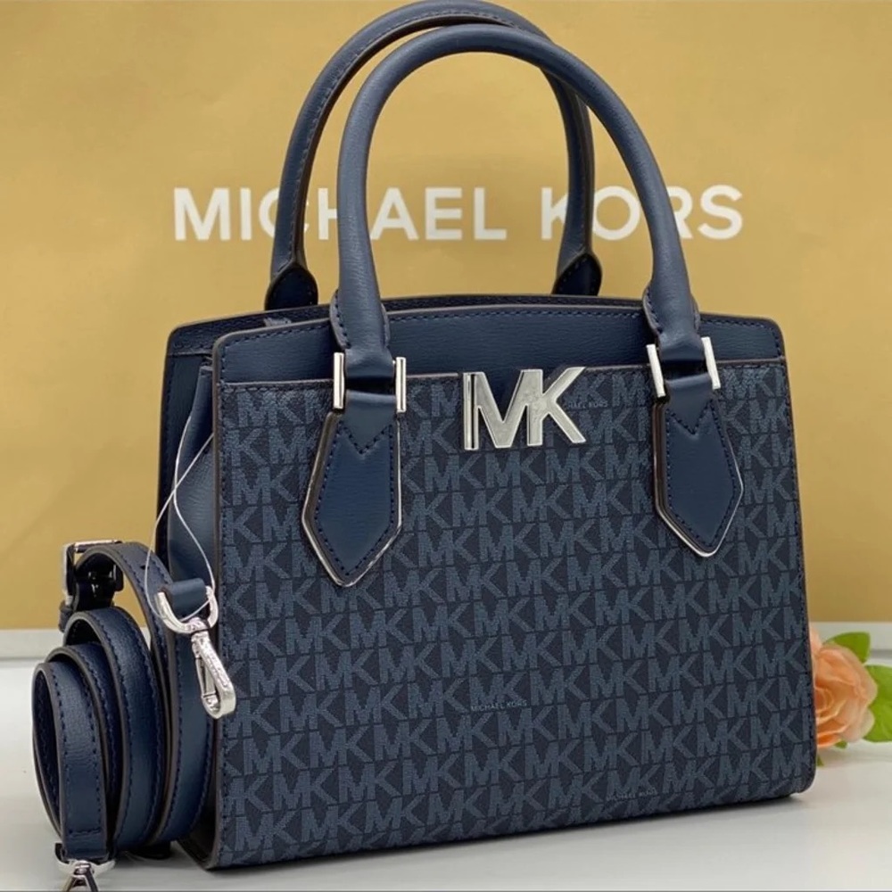 Super cute Michael Kors purse!